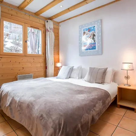 Muguet Gauche With Hot Tub Sleeps 10 *