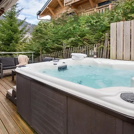Muguet Gauche With Hot Tub Sleeps 10 * Morzine