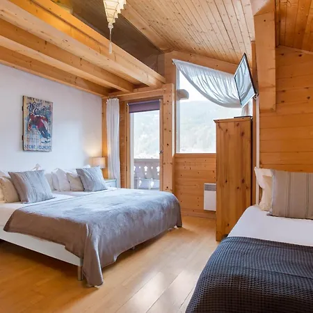 Muguet Gauche With Hot Tub Sleeps 10 *