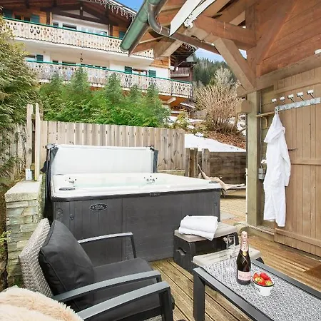 Muguet Gauche With Hot Tub Sleeps 10 *