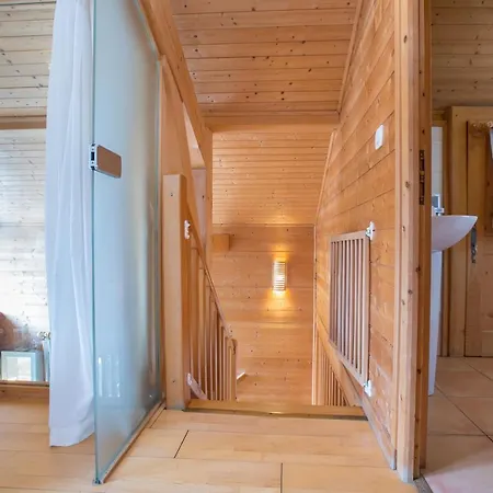 Muguet Gauche With Hot Tub Sleeps 10 *