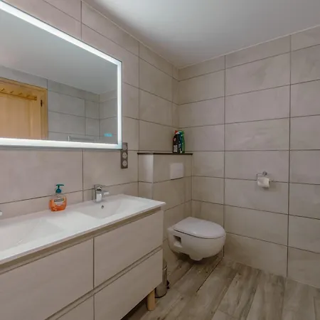 Muguet Gauche With Hot Tub Sleeps 10 Chalet
