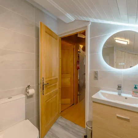Muguet Gauche With Hot Tub Sleeps 10 *