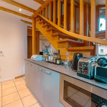 Muguet Gauche With Hot Tub Sleeps 10 * Morzine
