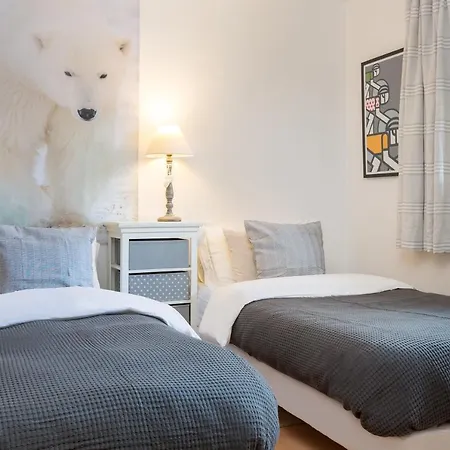Muguet Gauche With Hot Tub Sleeps 10