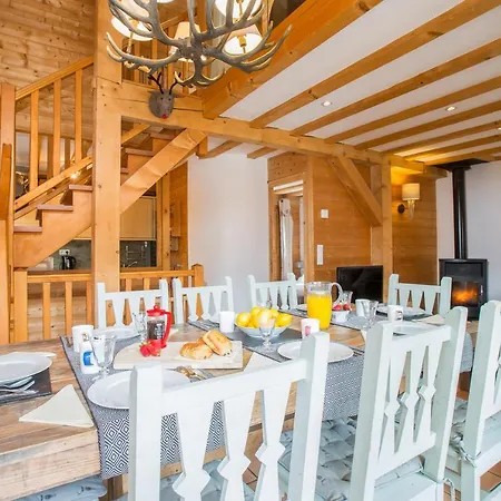 Muguet Gauche With Hot Tub Sleeps 10