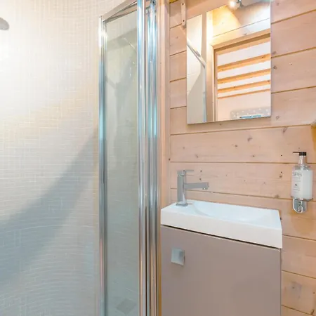 Muguet Gauche With Hot Tub Sleeps 10